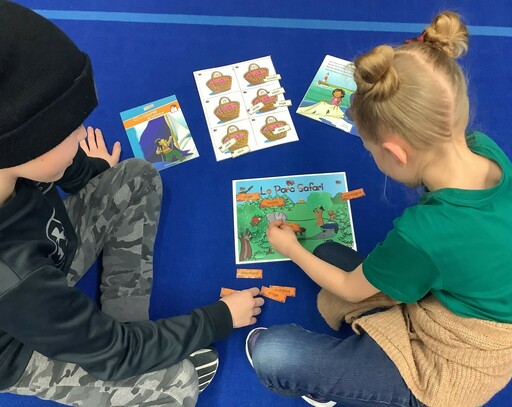 French Immersion students at École Parc Élémentaire complete a French literacy activity.